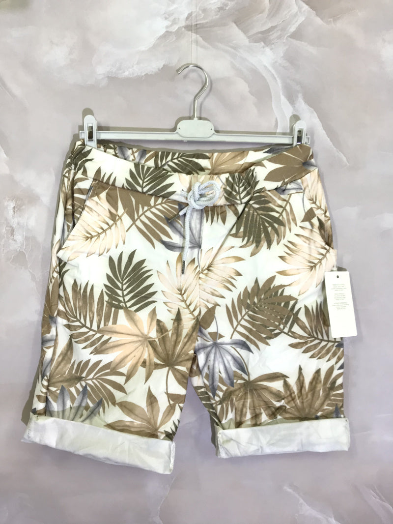 Plussize Foliage-mönstrade shorts