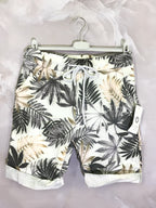Plussize Foliage-mönstrade shorts