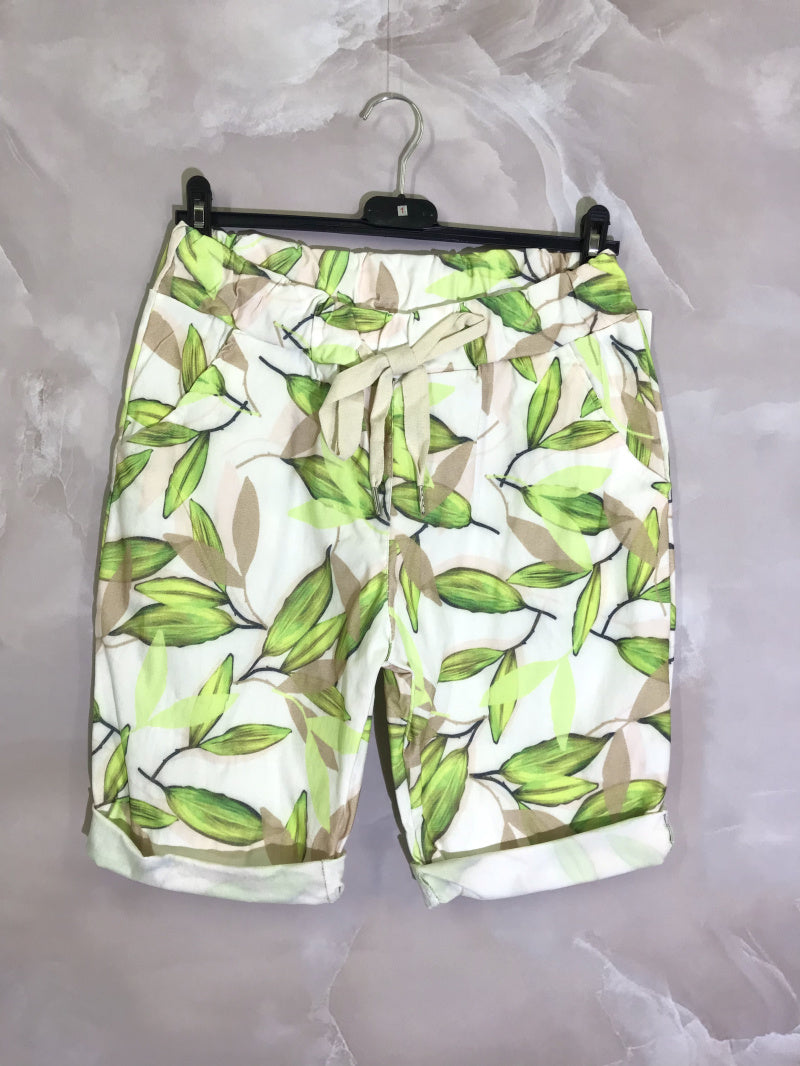 Plus Size Foliage Print Shorts