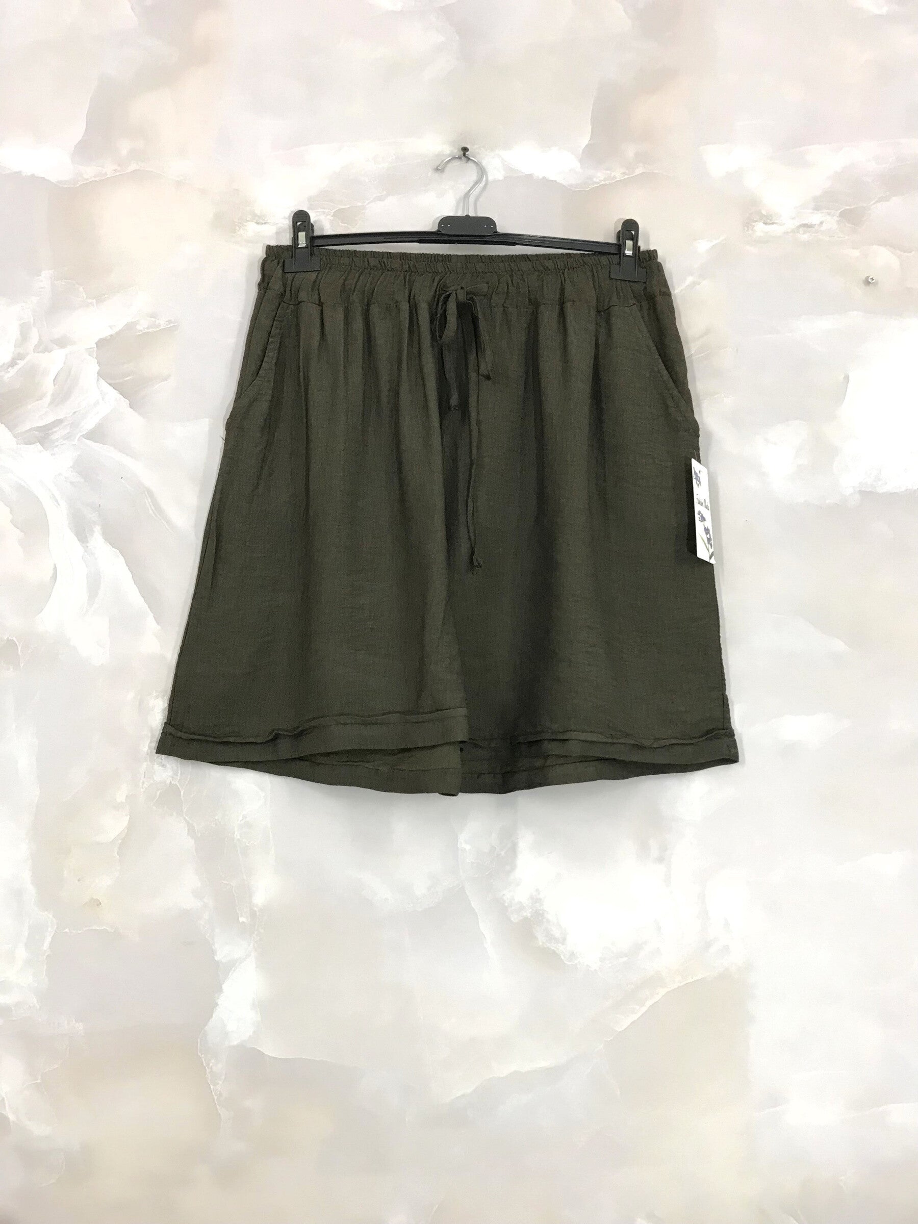 Plus Size Flexible and fluid shorts in T38 to T48 viscose