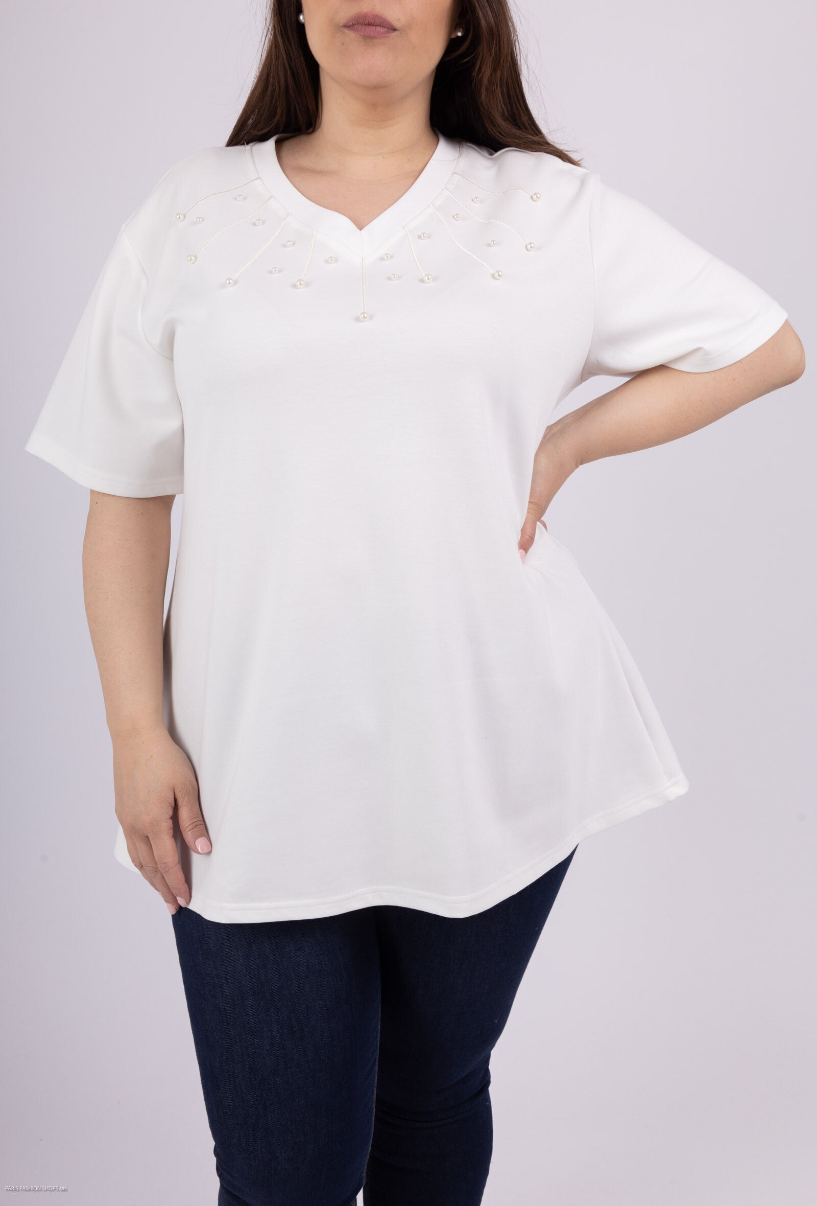 Plus Size Pearl V-neck t-shirt for spring and summer large sizes