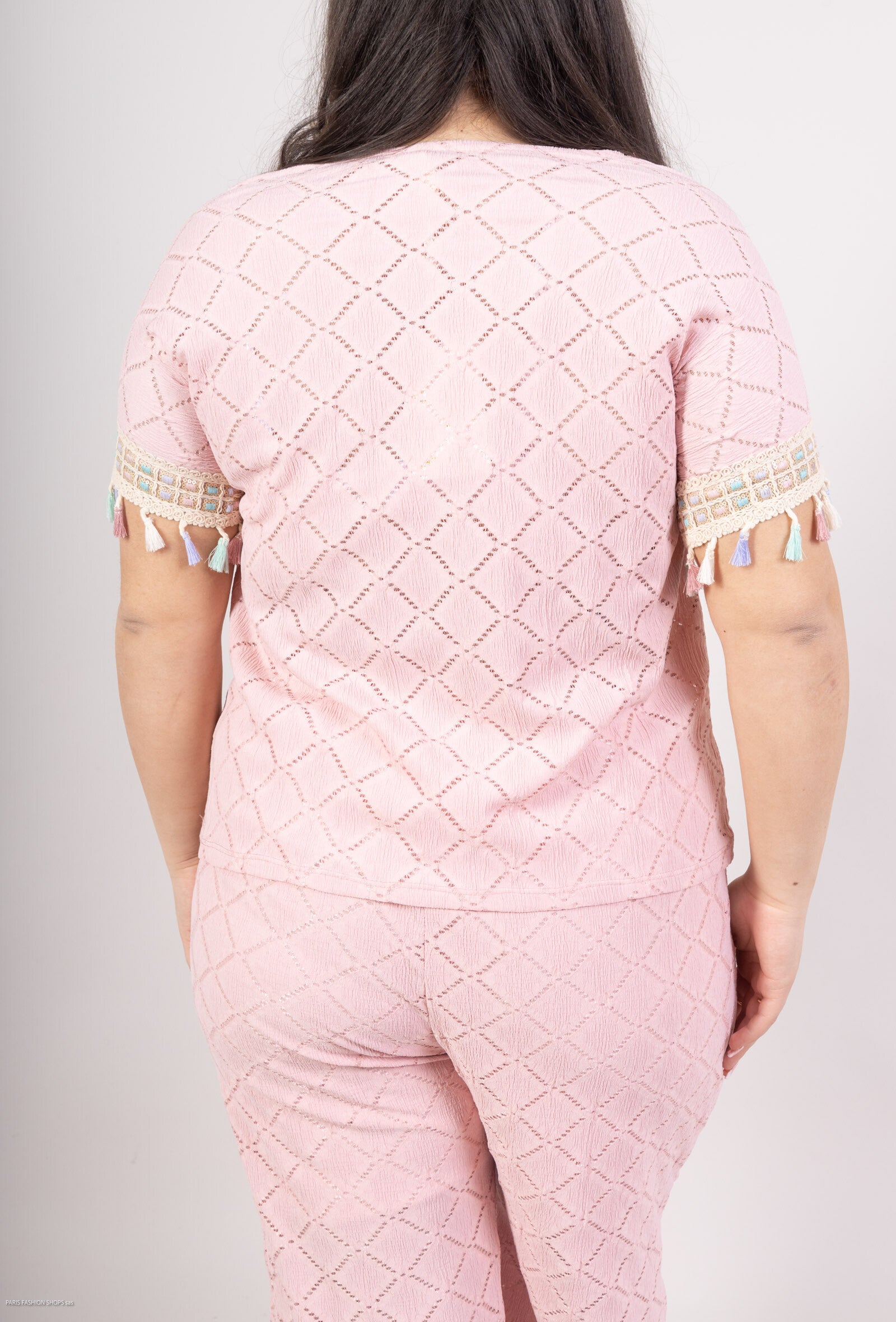 Plus Size Top med Öppen Arbetsmönster och Färgglada Pompoms