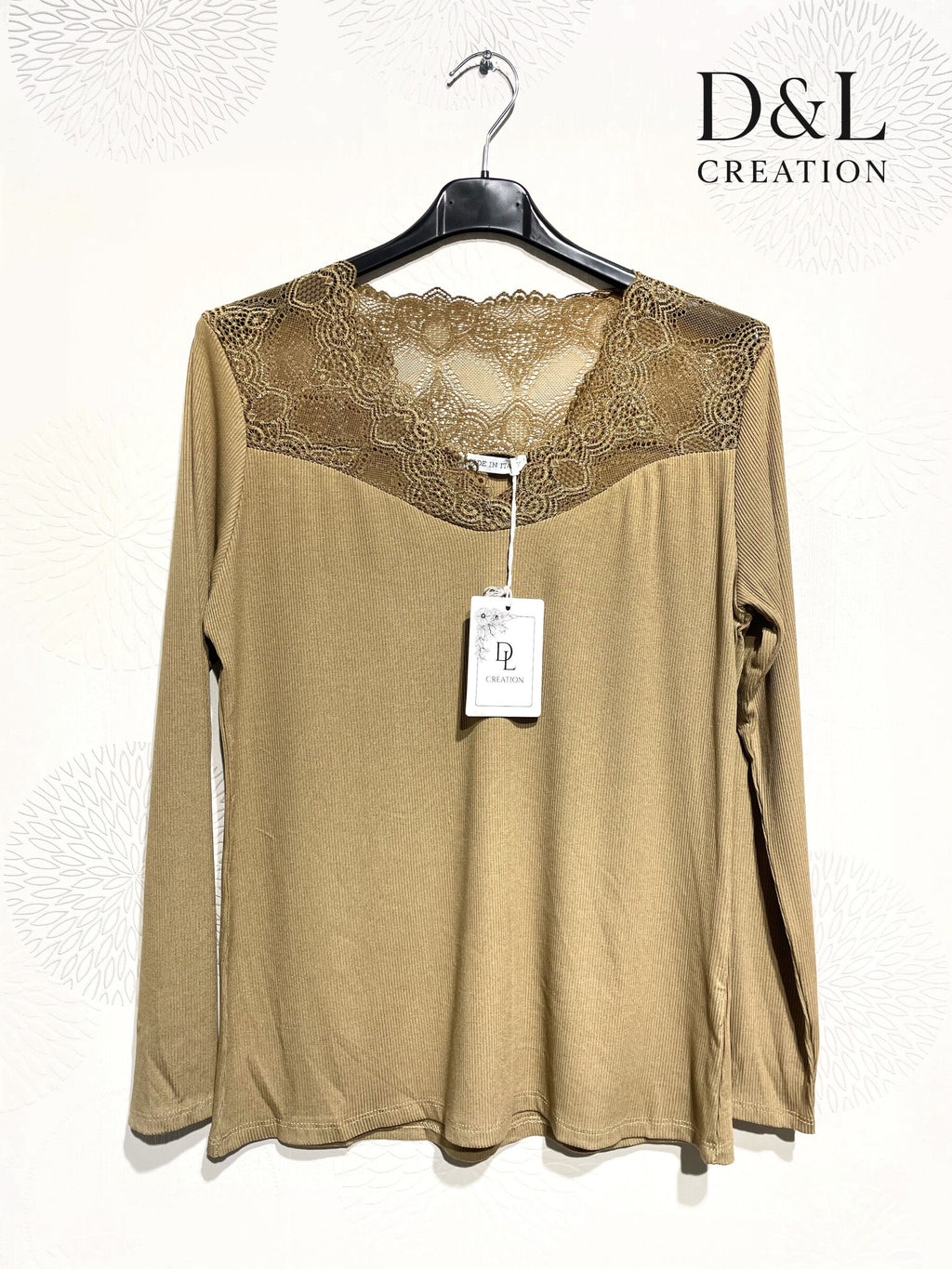 Ultra-stretch ribbed basic top with lace