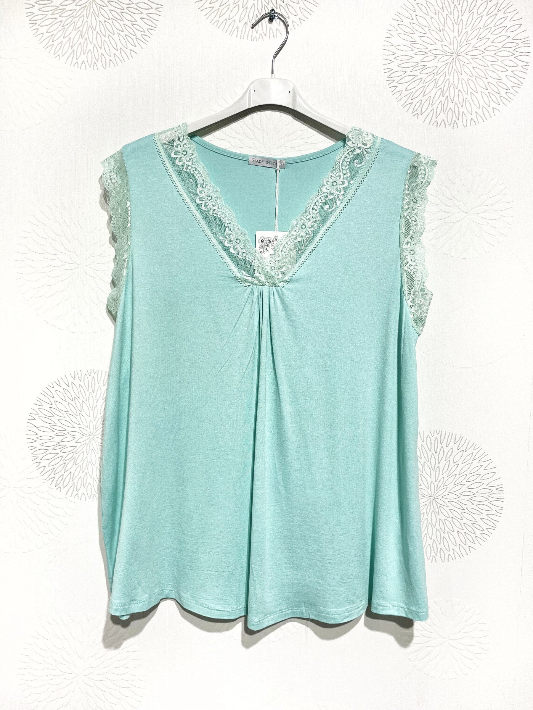Plus Size Ultra Stretch Basic Top med Spets V-hals