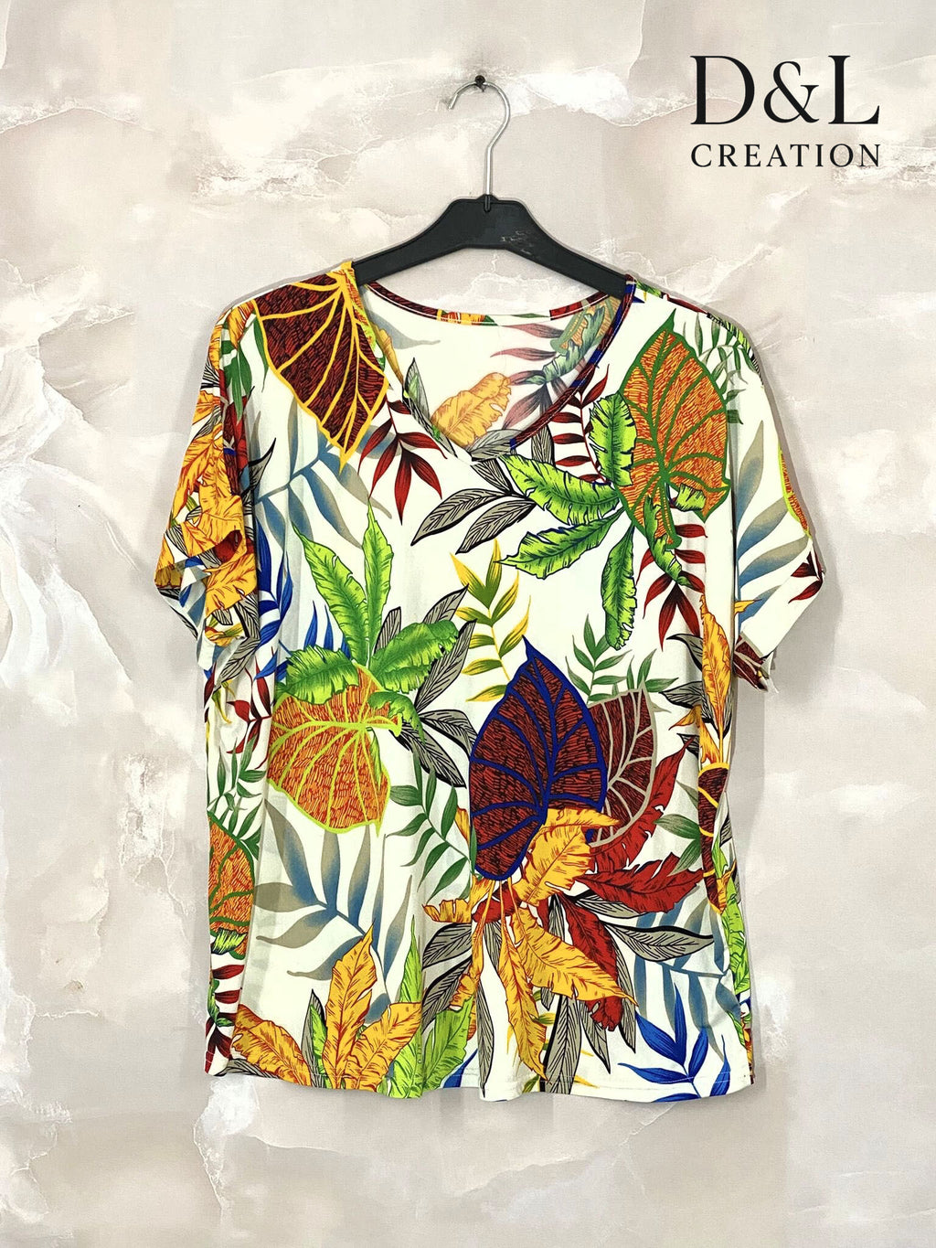 V-ringad topp med tryck i kristallstorlekar 38 till 48 i Stor Storlek