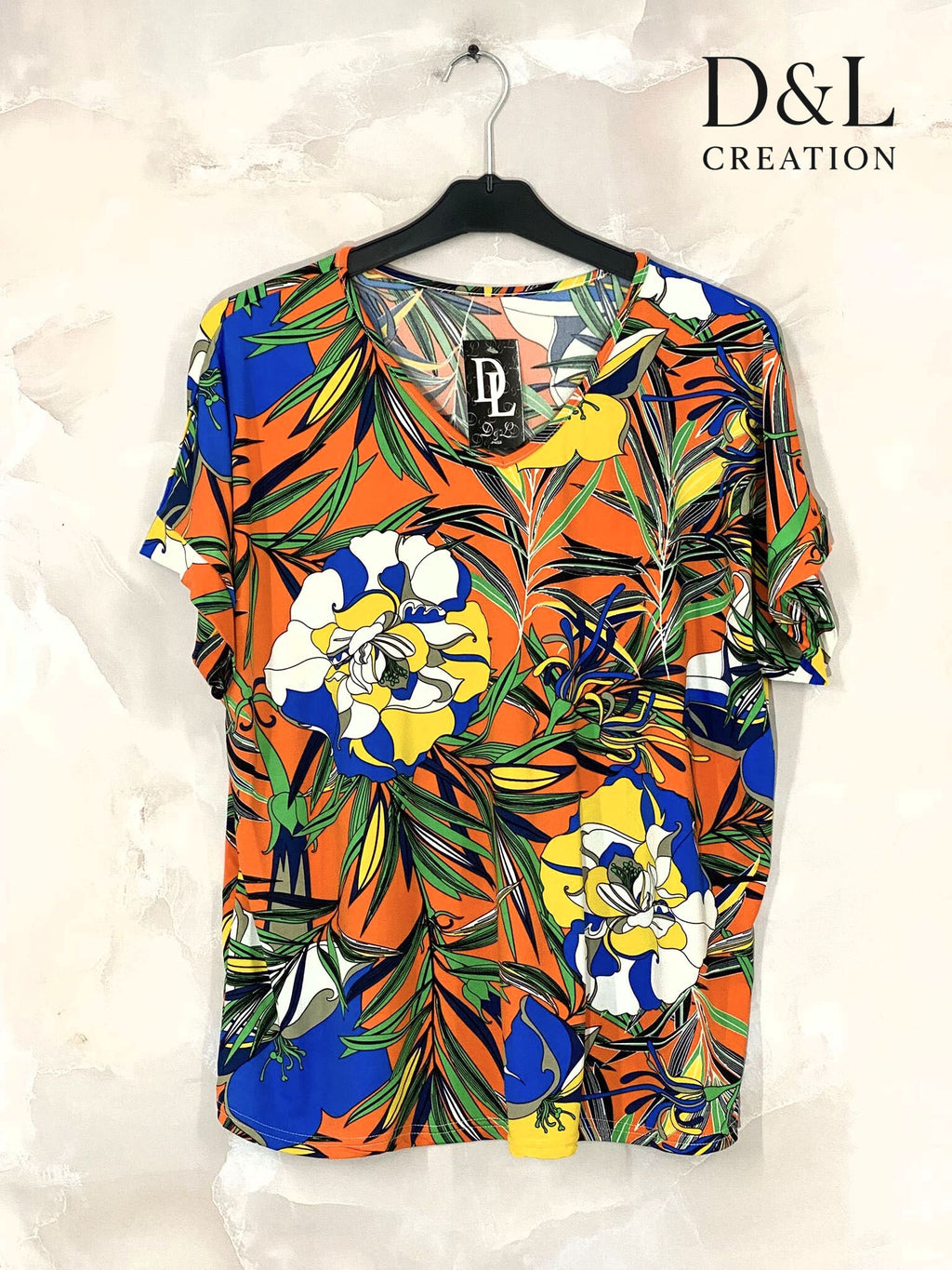 V-ringad topp med tryck i kristallstorlekar 38 till 48 i Stor Storlek