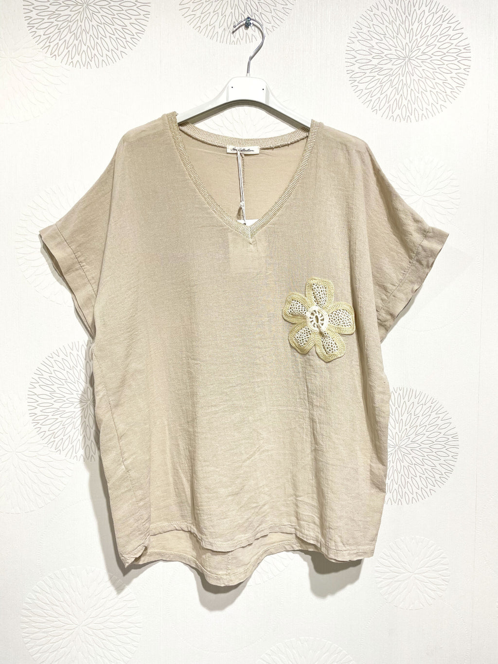 Plus Size Top med Glittrig Band och Broderad Blomma