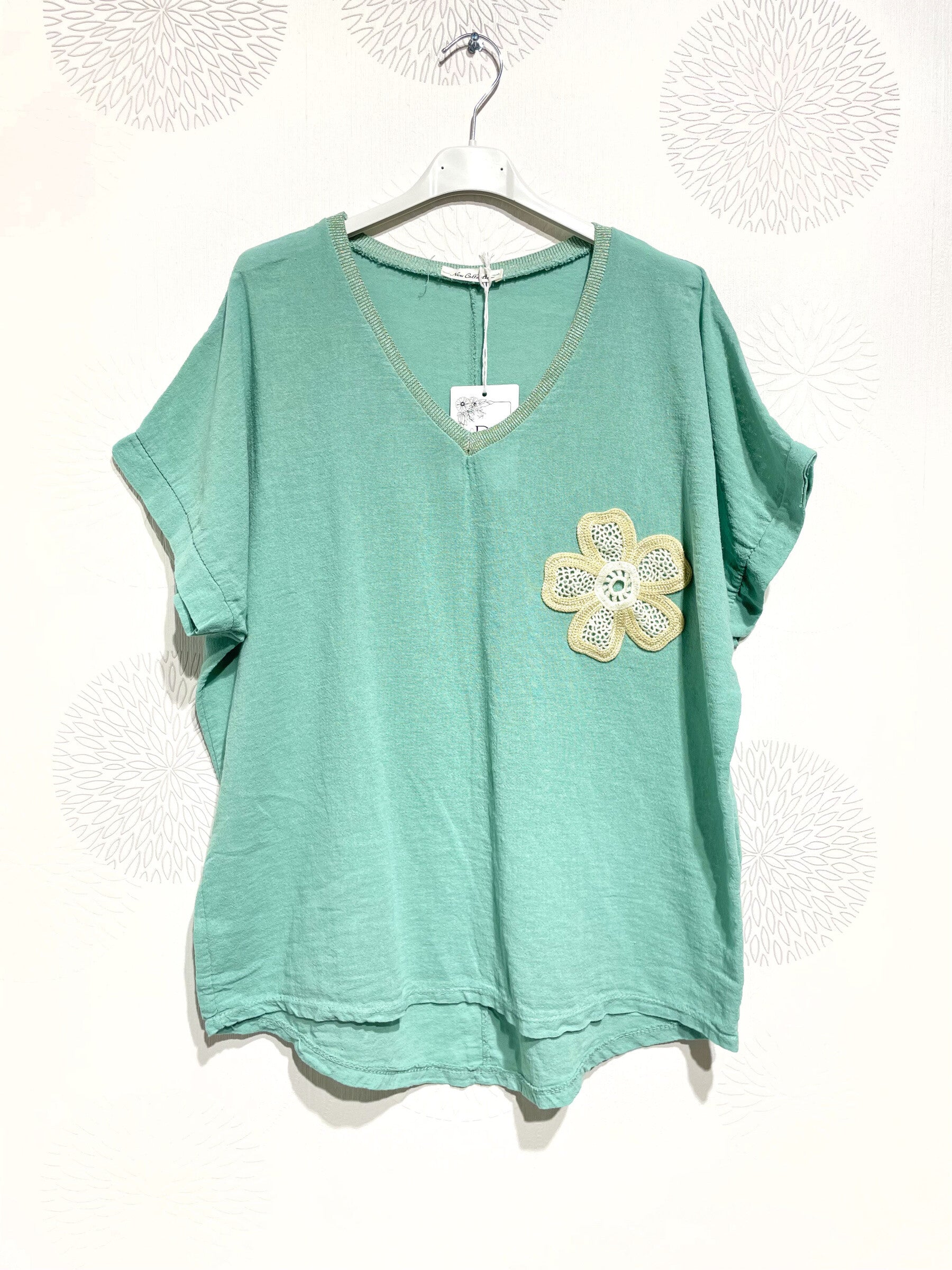 Plus Size Top med Glittrig Band och Broderad Blomma