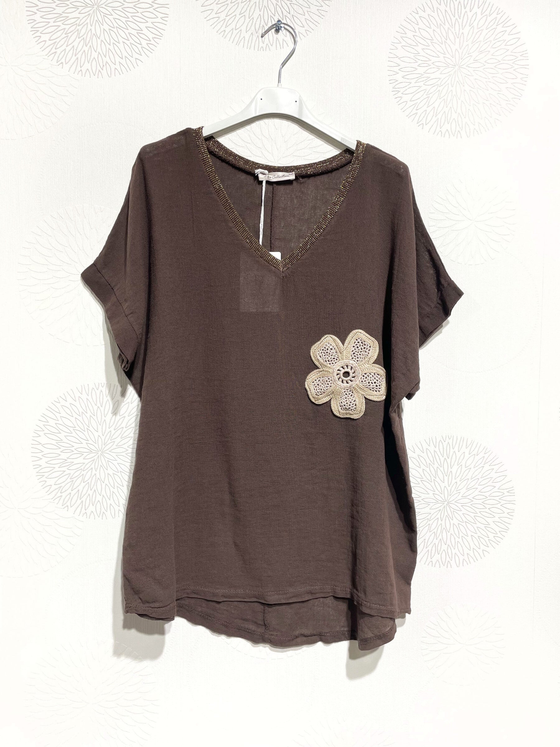Plus Size Top med Glittrig Band och Broderad Blomma