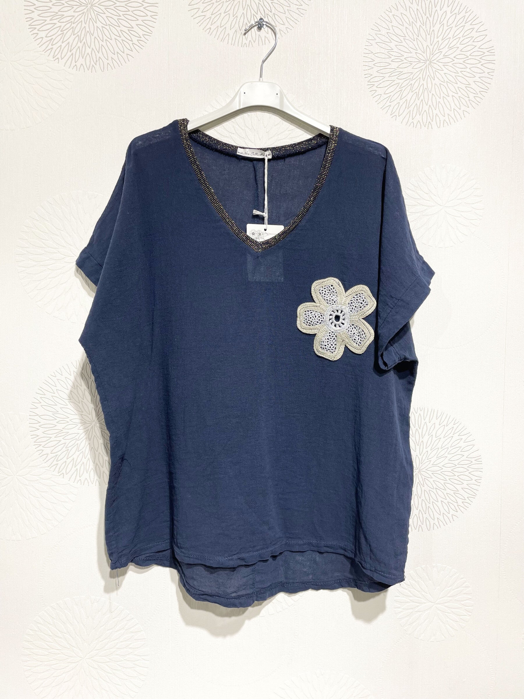 Plus Size Top med Glittrig Band och Broderad Blomma