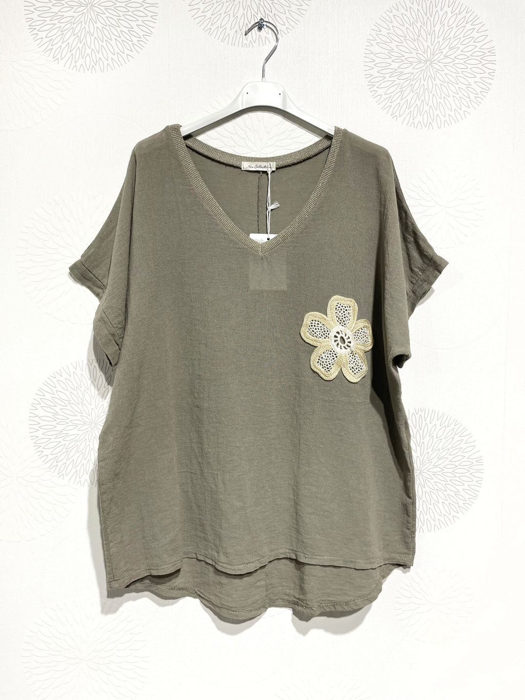 Plus Size Top med Glittrig Band och Broderad Blomma