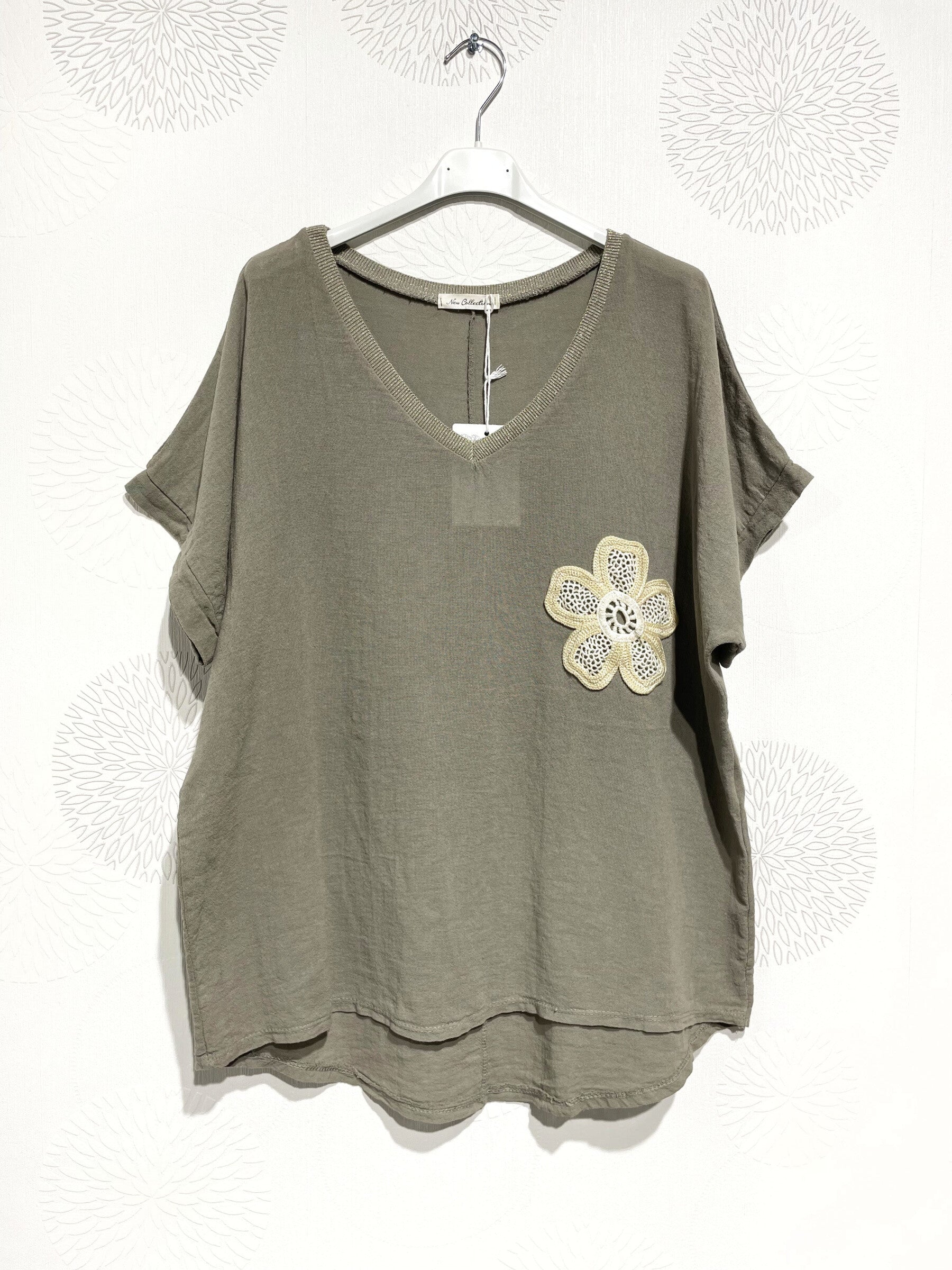 Plus Size Top med Glittrig Band och Broderad Blomma