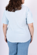 Plus Size V-ringad topp med blommig broderi T40 till T48