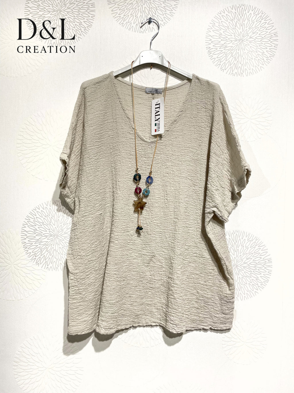 Plus Size Top in V -neck in ultra stretch embossed cotton with t40 collar in T54
