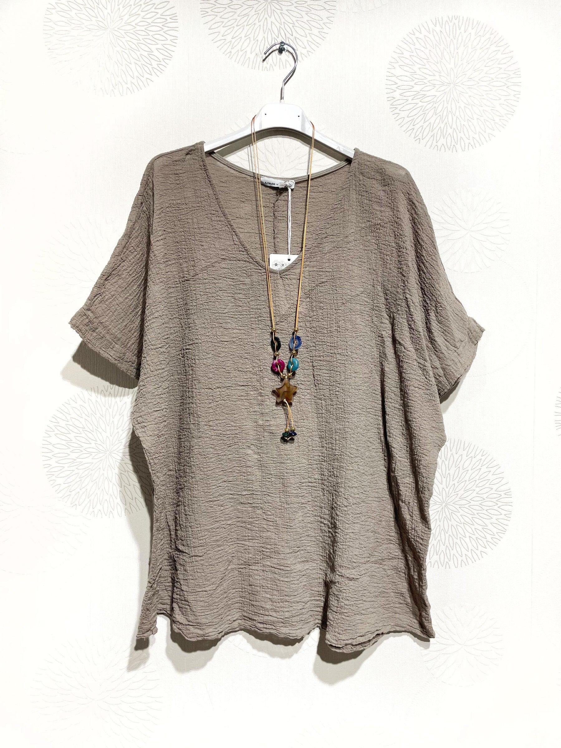 Plus Size Top in V -neck in ultra stretch embossed cotton with t40 collar in T54