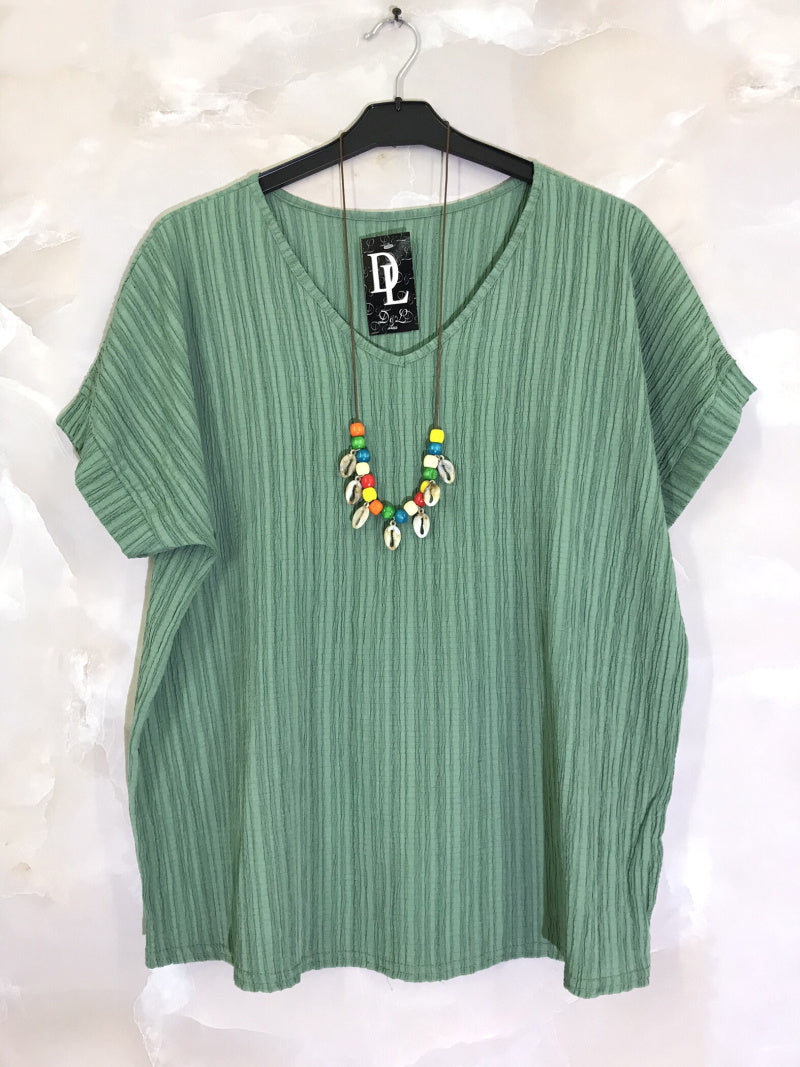 Plus Size V-neck Topp i Prägad Tyg med Halsband