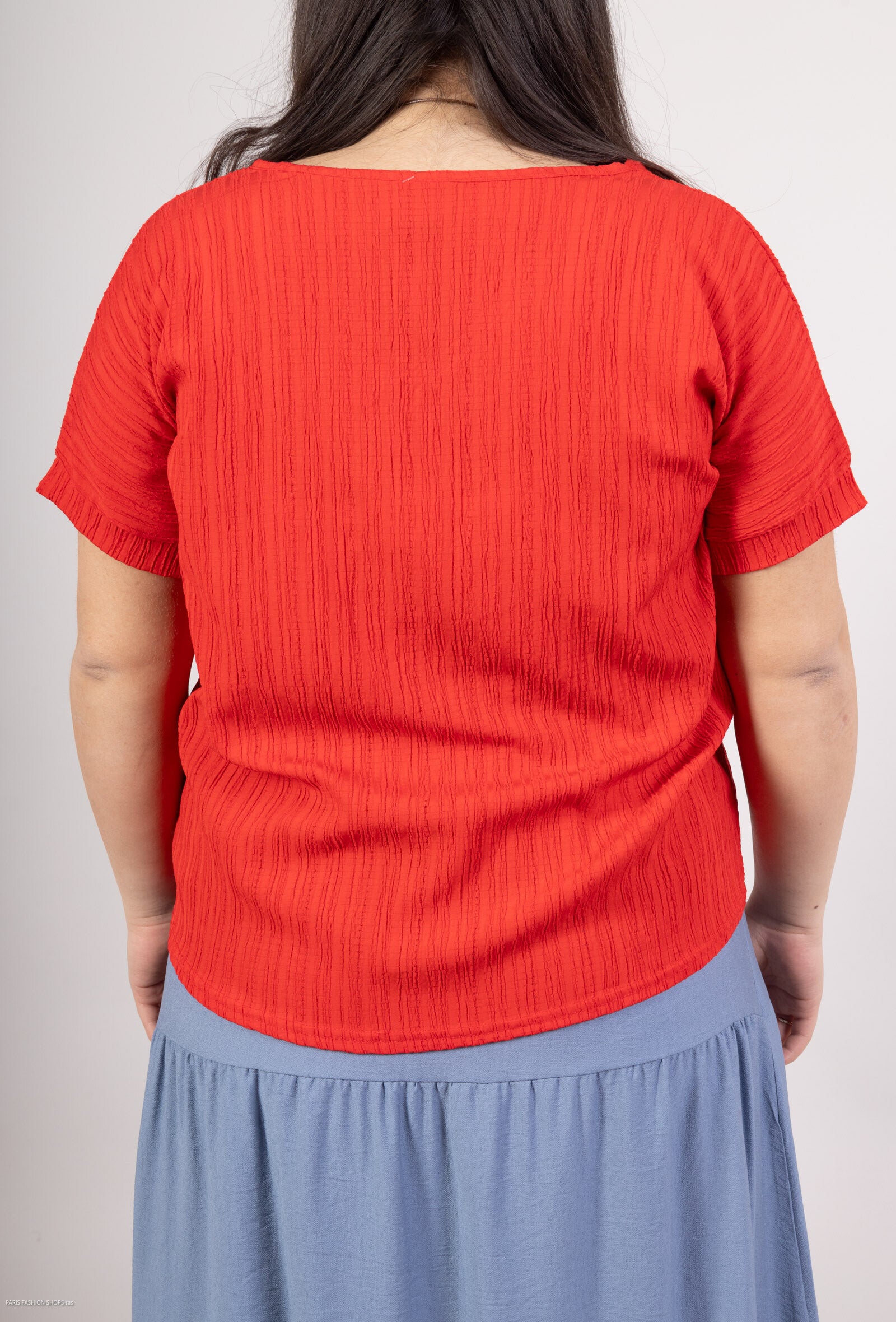 Plus Size V-neck Topp i Prägad Tyg med Halsband