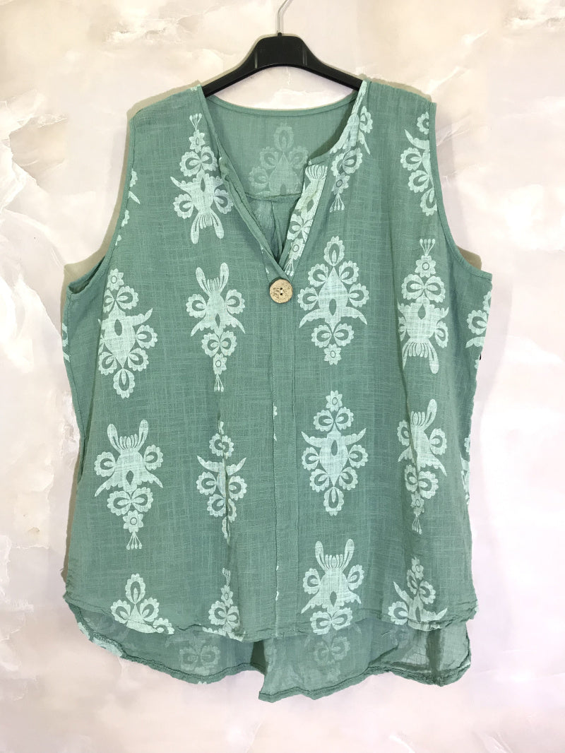 Plus Size Baroque print top with one button