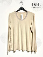 Lätt vadderad topp med spets och rund hals, storlekar T38 till T50+