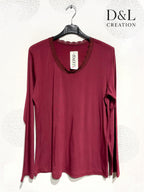 Lätt vadderad topp med spets och rund hals, storlekar T38 till T50+