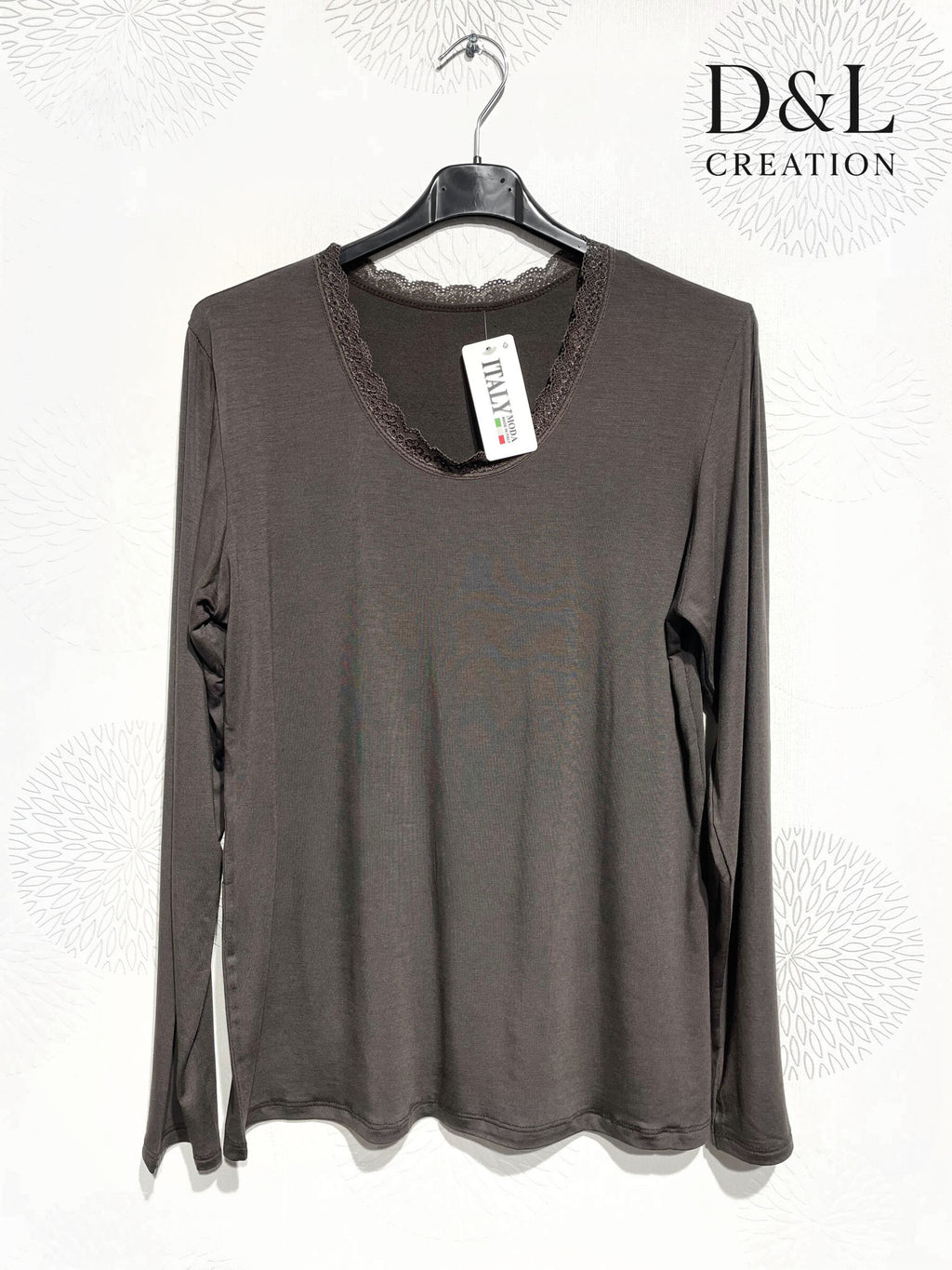 Lightly padded top with lace and round neck