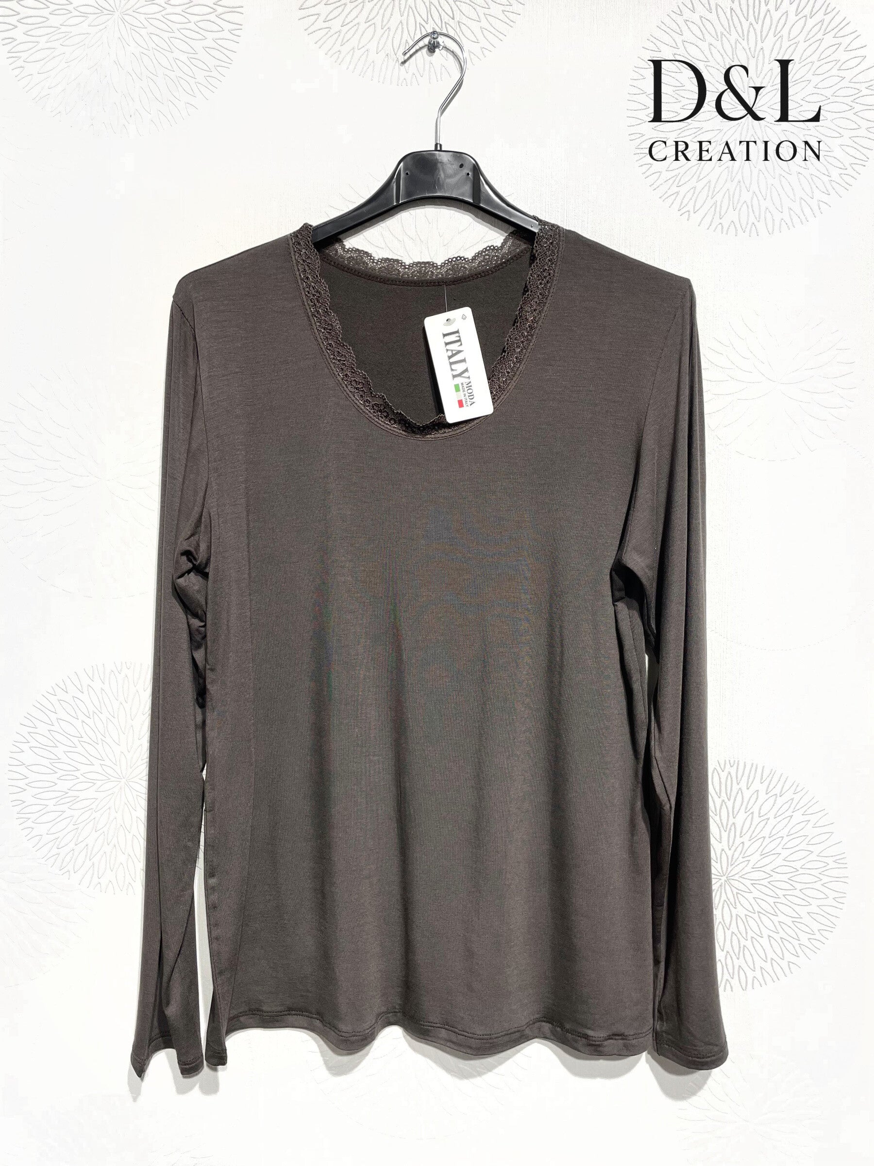 Lightly padded top with lace and round neck