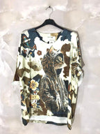 Printed fine knit top sizes T38 to T52 i Stor Storlek