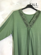 Långärmad V-ringad topp med spets, storlekar 8 till 18 i Stor Storlek