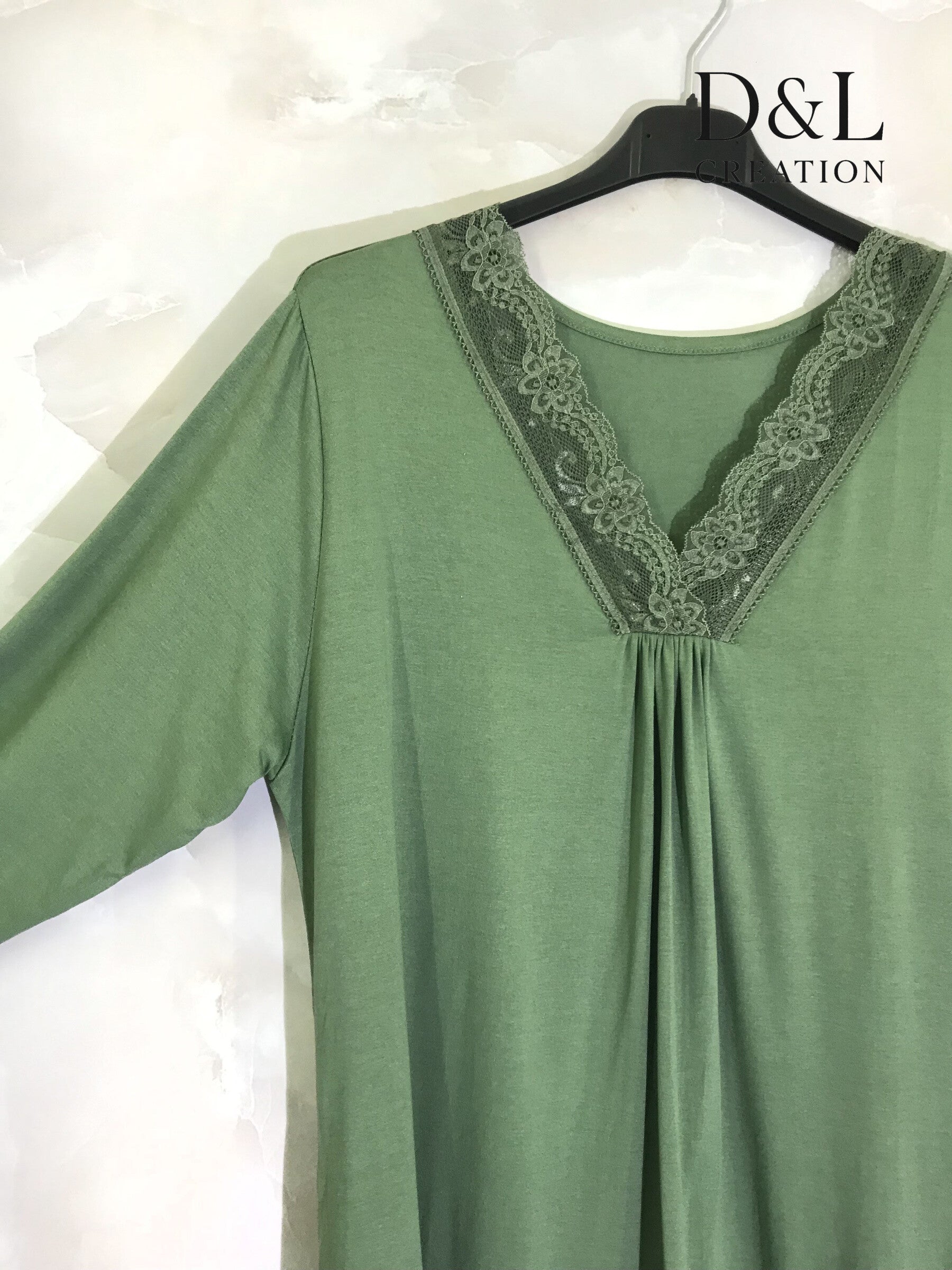 Långärmad V-ringad topp med spets, storlekar 8 till 18 | Plus Size