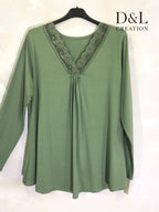 Långärmad V-ringad topp med spets, storlekar 8 till 18 i Stor Storlek