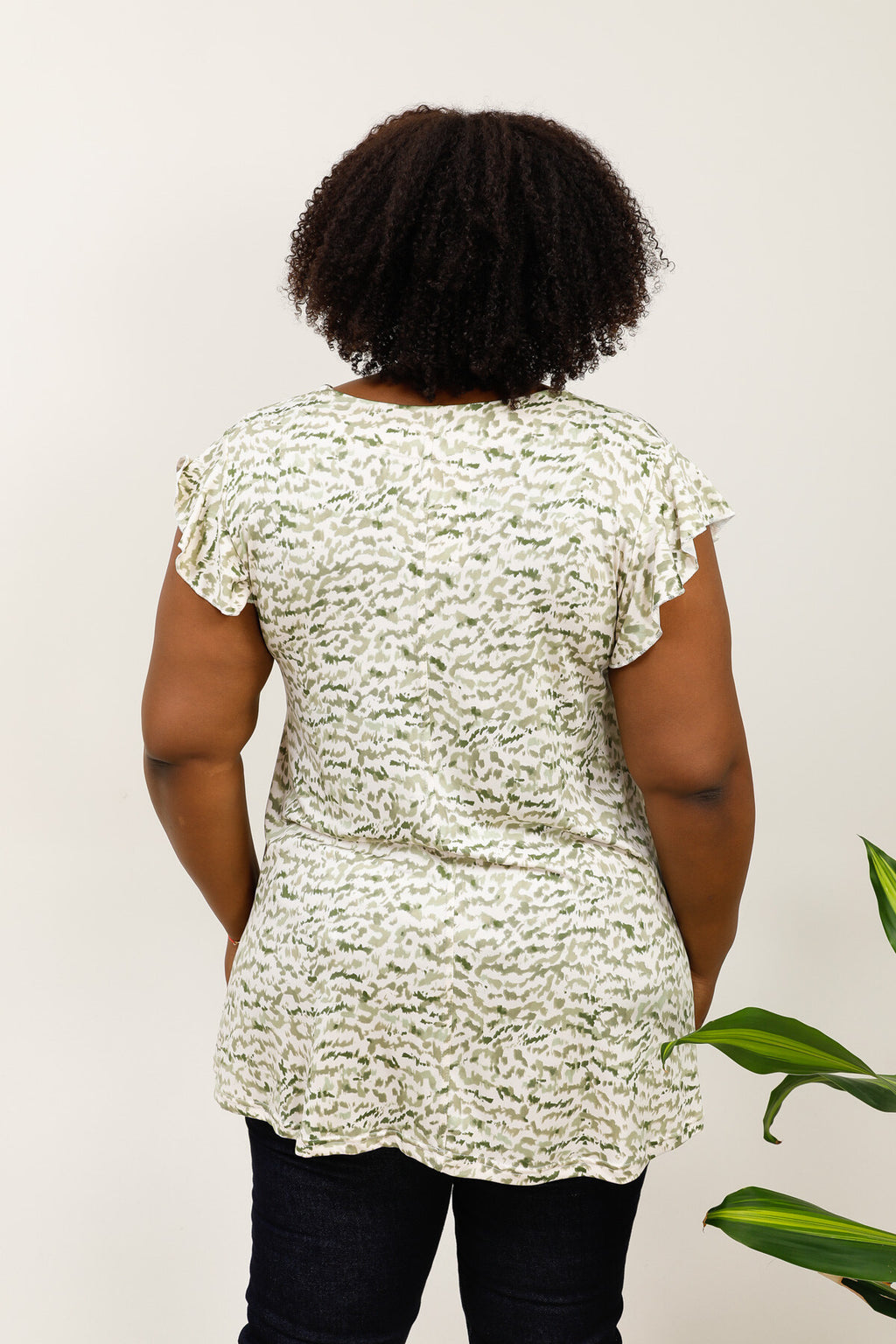 Tops i stor storlek med fluffiga tryck för sommaren