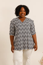 Topp med öppna ärmar och rippad korsning - Stora storlekar för kvinnor