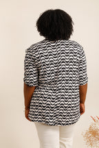 Topp med öppna ärmar och rippad korsning - Stora storlekar för kvinnor