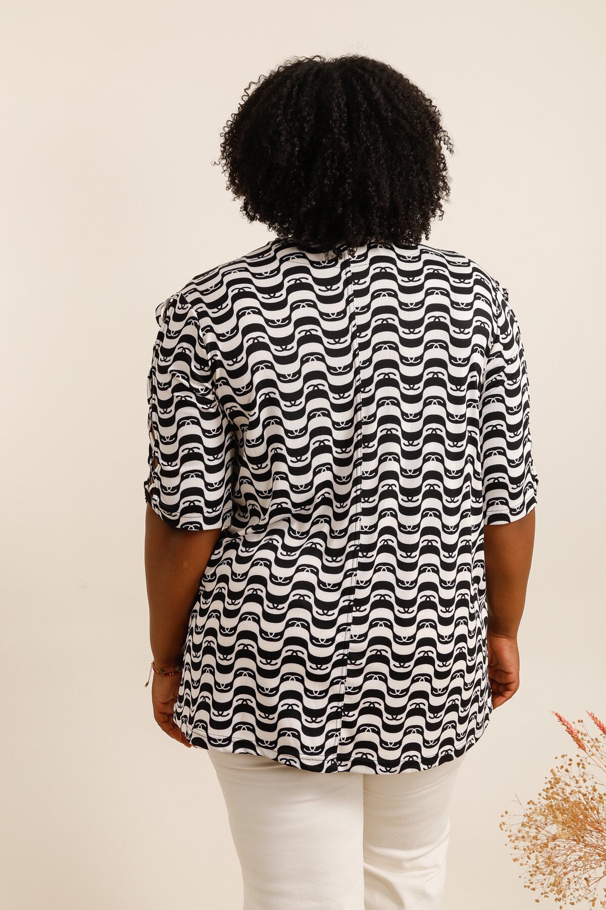 Topp med öppna ärmar och rippad korsning - Stora storlekar för kvinnor