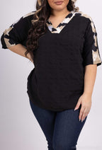 Plus Size Kortärmad Topp i Bubbeltyg med Färgblock