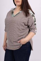 Plus Size Tops in short -sleeved bubble fabrics in color block