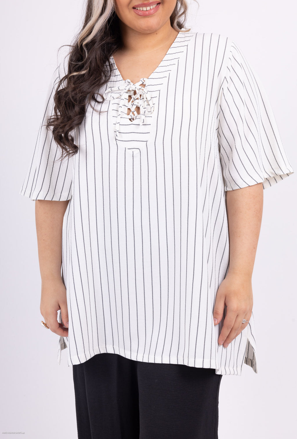 Plus Size V -neck tunic with striped fluid knot