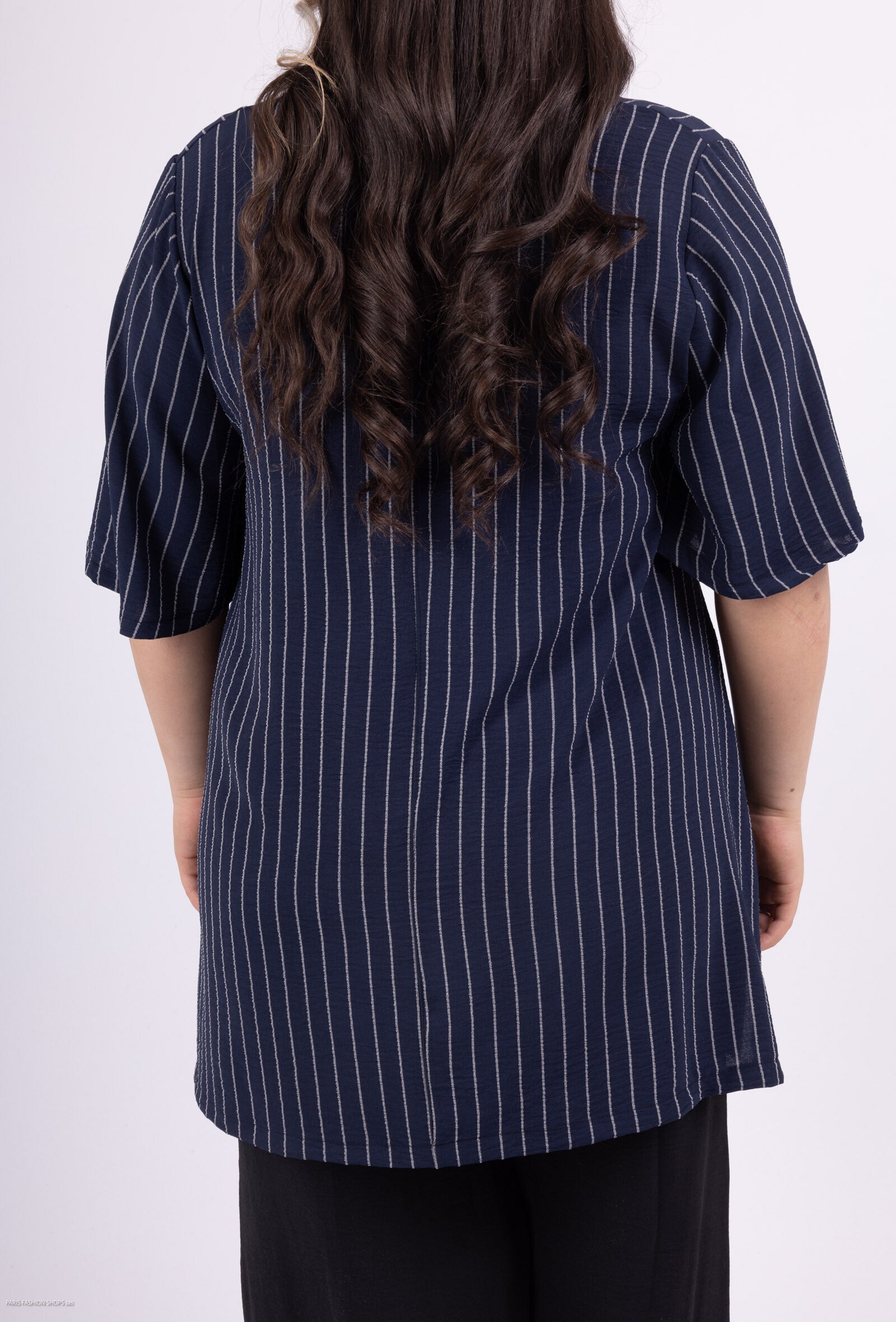 V-hals tunika med randig flytande knut i stor storlek