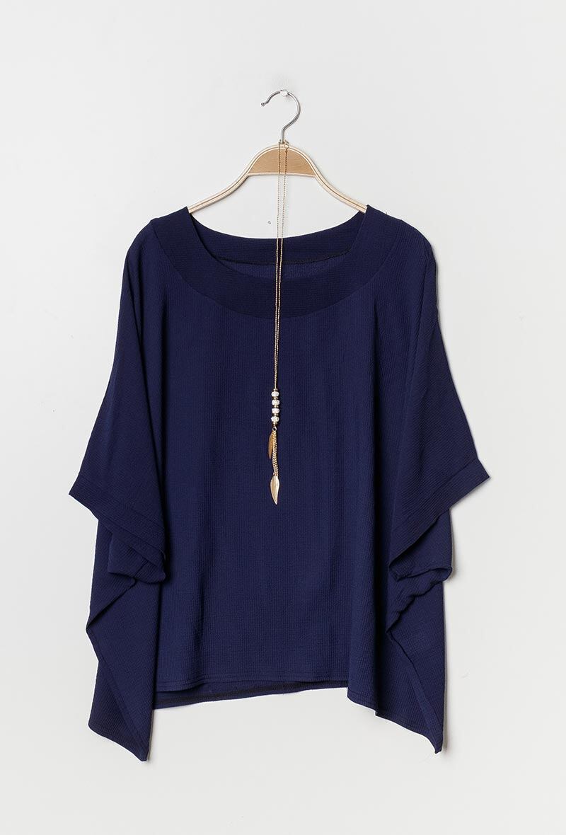 Plus Size Fluid tunic with necklace
