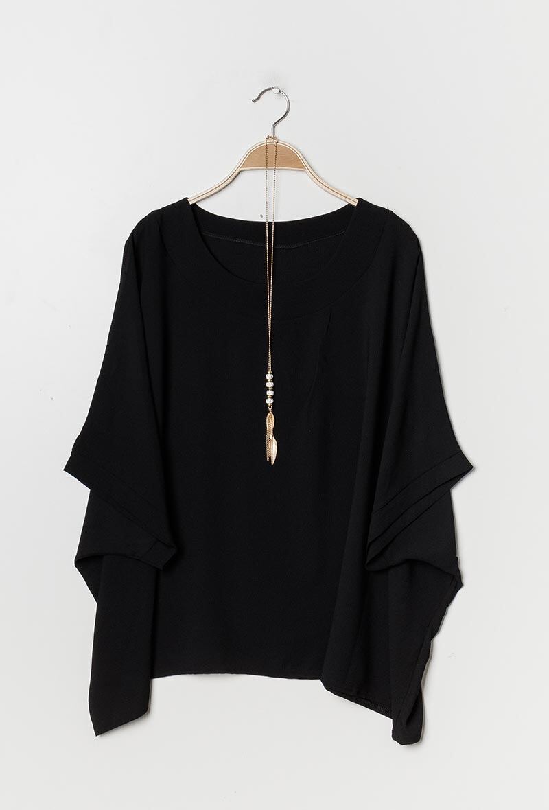 Plus Size Fluid tunic with necklace