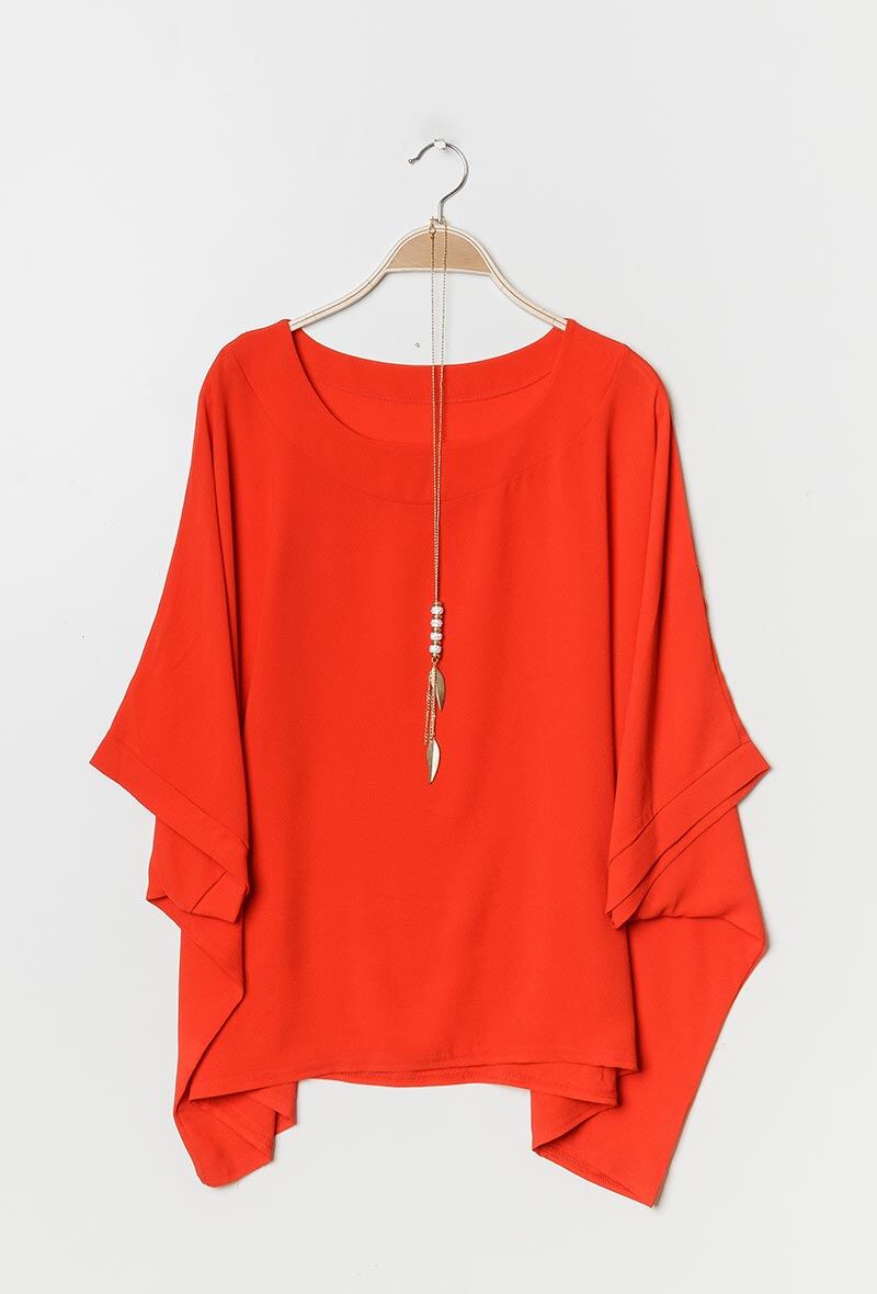 Plus Size Fluid tunic with necklace