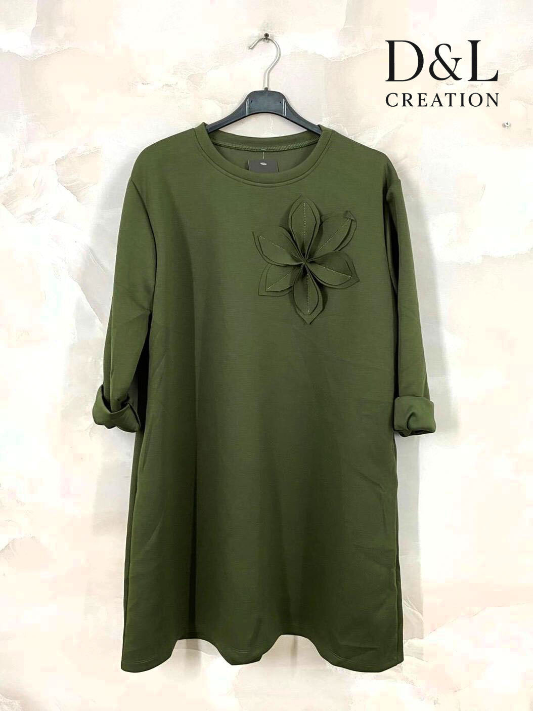 Tunika med Blomma i Mycket Mjuk Tyg, Storlekar 38 till 50 i Stor Storlek