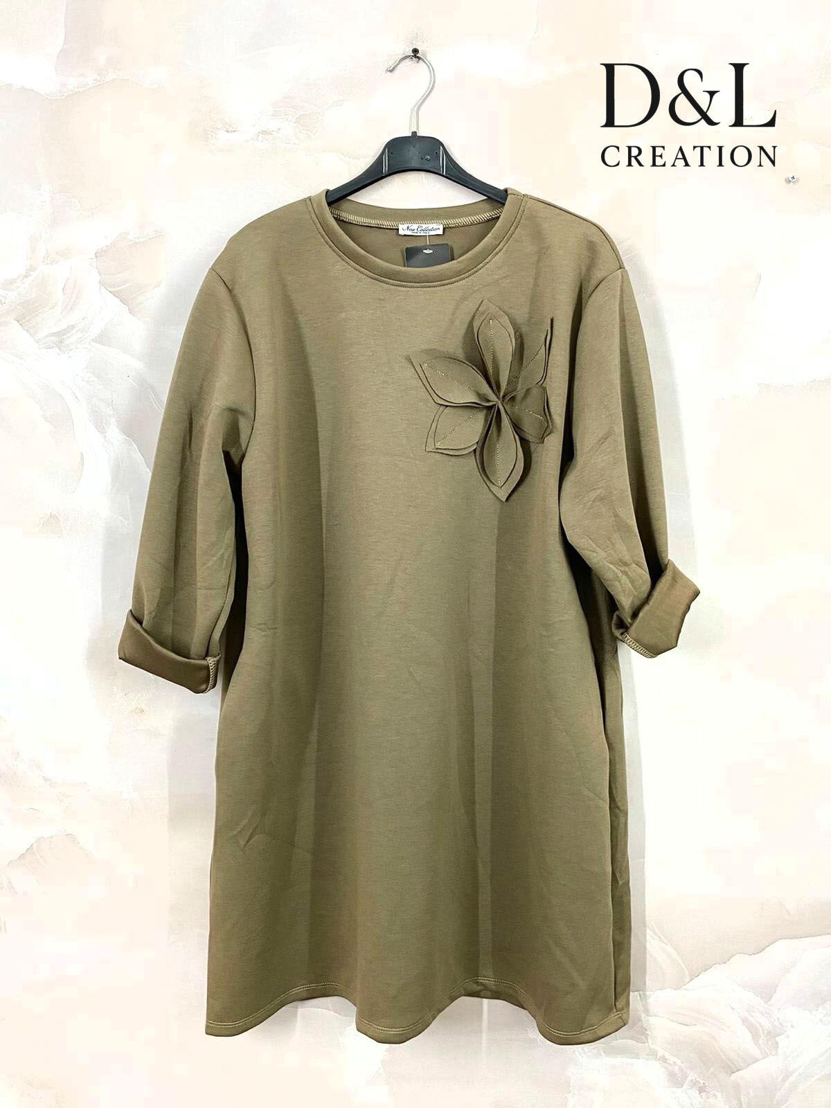 Tunika med Blomma i Mycket Mjuk Tyg, Storlekar 38 till 50 i Stor Storlek