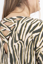 Rundhalsad tryckt tunika med korsat rygg i Stor Storlek