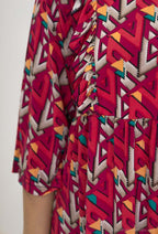 Plus Size V-ringad tunika med volangtryck