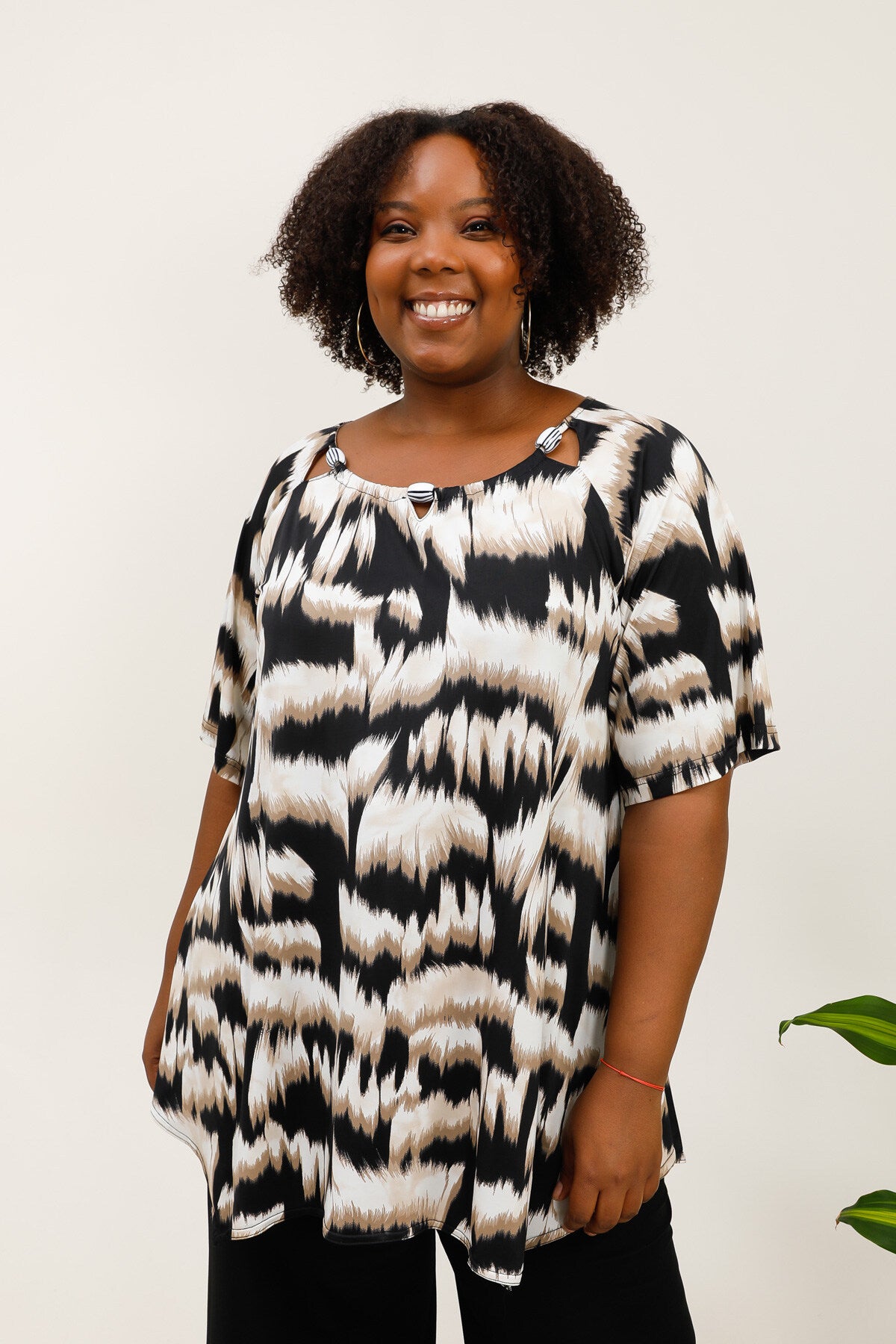 Flared Printed Tunic with Openwork Collar i Stor Storlek