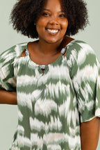 Flared Printed Tunic with Openwork Collar i Stor Storlek