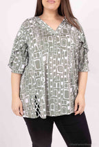 Plus Size Print tunic with openwork in butterfly sleeves