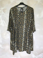 Plus Size Flared tunic with half-length sleeves in “swimsuit” material