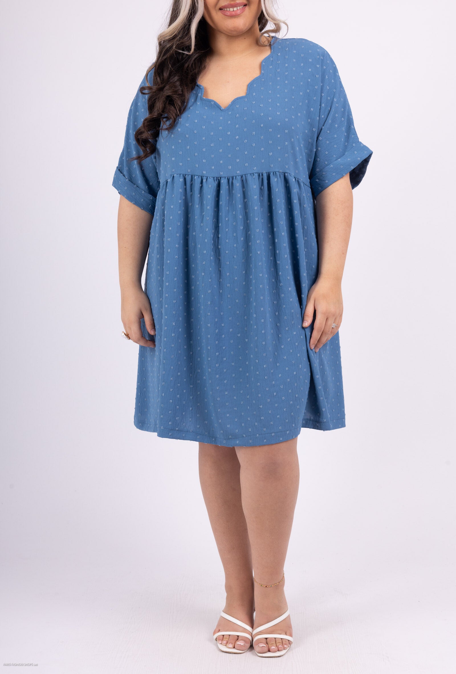 Plus Size Fluid Tunic med Kort Ärmar och Claudine Grande Krage